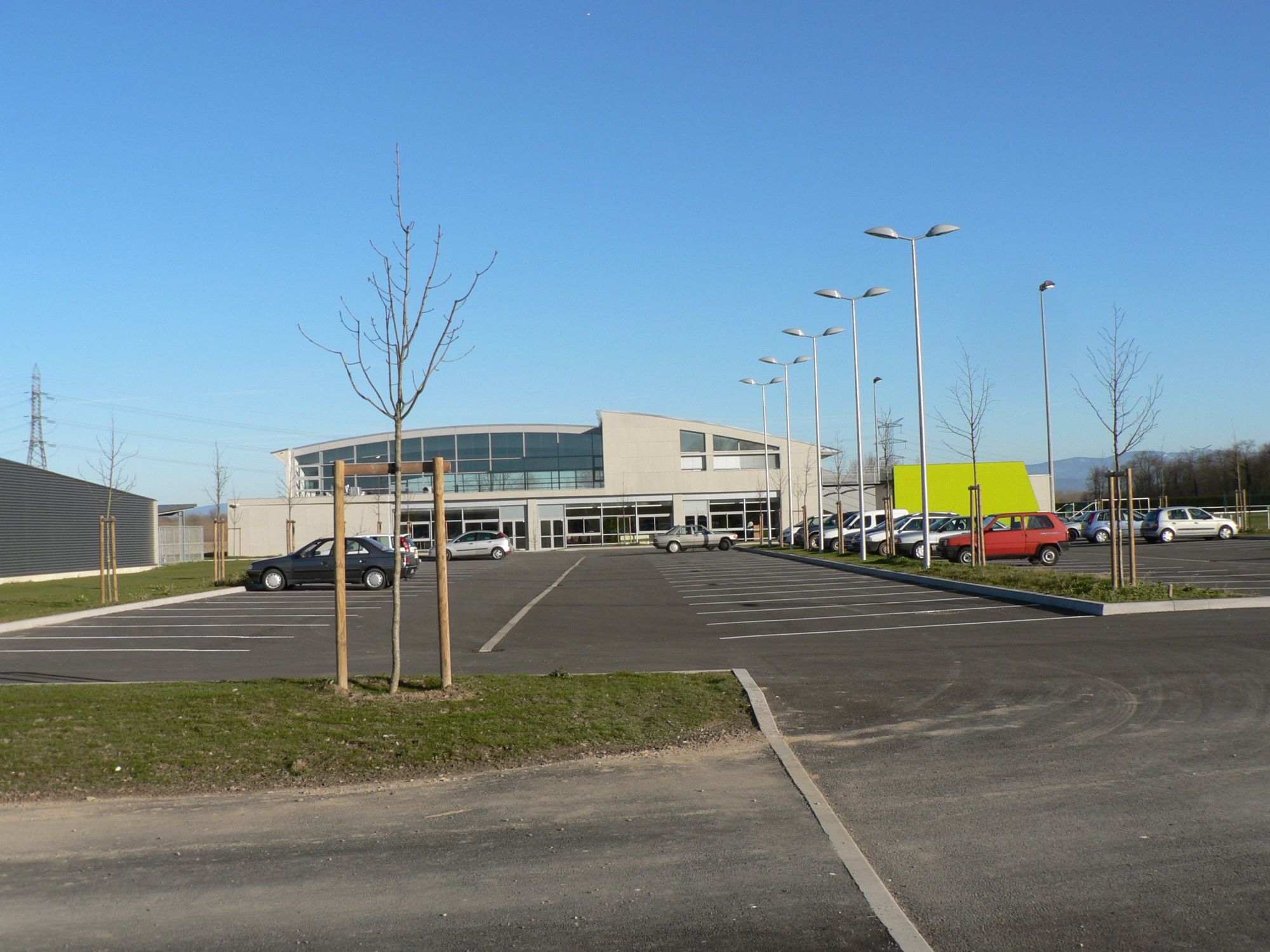 Photo de la façade de la salle polyvalente de Vogelgrun